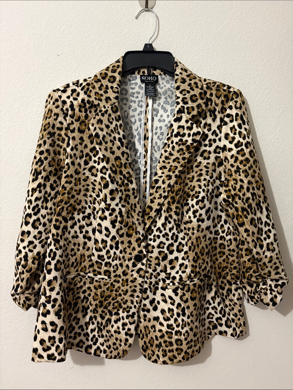 Soho Apparel Ltd.  Size Large leopard-print blazer single button Made in Vietnam